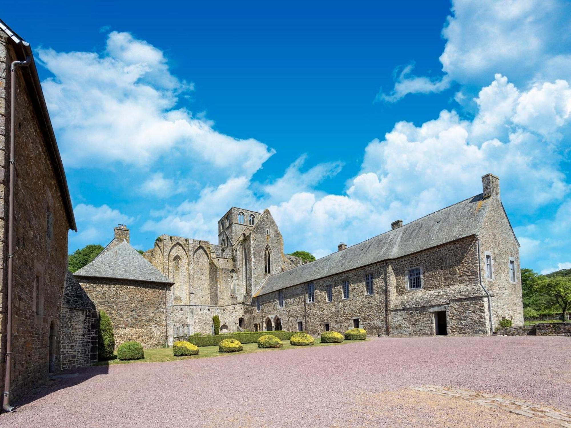 Attractive Holiday Home Near The Normandy Beach Saint-Germain-sur-Ay Buitenkant foto